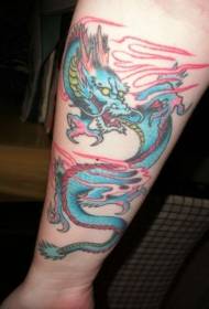 smukke blå og lyserøde dragonarm tatoveringsmønster