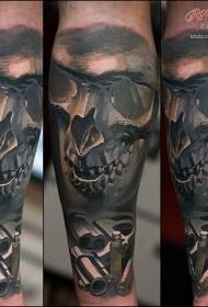 Arm realistisk ny stil menneskelig kranium med pistol tatoveringsmønster