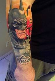 Brazo espectacular batman colorido con fotos de tatuaxes con letras