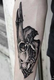 Modello tatuaggio testa di alce nero grigio braccio piccolo