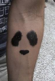 Crni krak realističan crni panda lice uzorak tetovaža
