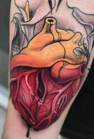 Цвят на ръката модел на татуировка на човешко сърце