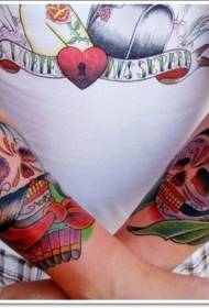 Braço masculino colorido imagem de tatuagem de torta de açúcar mexicano