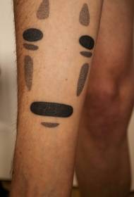 Model i tatuazhit të fytyrës së zezë qesharake të krahut të zi