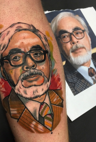 Oborožite nov slog barvit azijski moški portretni tatoo vzorec
