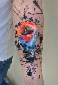 Шаблон татуювання татуювання лампочки кольору чоловічої особистості