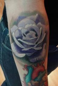 Рука цвет роза и человеческое сердце татуировки