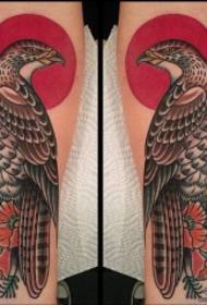 Braccio, scuola europea, aquila, modello del tatuaggio del sole