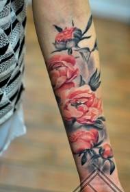 Roka realistične barve različnih cvetličnih vzorcev tatoo