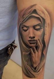 Braccio realistico religioso cattolico vergine maria ritratto del tatuaggio