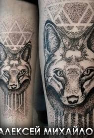 Braccio punto pittura stile geometrico decorativo tatuaggio modello lupo