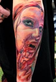 Tatuaje de retrato vampiro feminino sanguento estilo horror en cor brazo