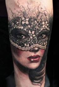 vacker flicka och mask färg tatuering mönster