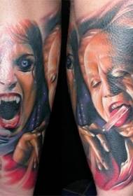Lengan realistis gaya tato wanita vampir berwarna-warni