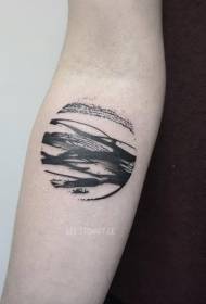 მკლავი მრგვალი შავი wavy ხაზის tattoo ნიმუში
