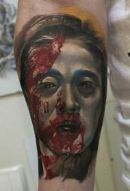 腕の現実的で血まみれの芸者の肖像画のタトゥーパターン