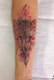 Braccio che spruzza testa di lupo carino con motivo geometrico del tatuaggio