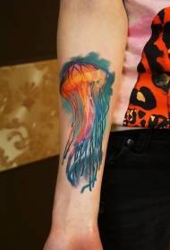 Modello di tatuaggio di meduse dell'oceano vivido di colore del braccio