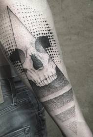 Arm punt doorn menselijke schedel en driehoek geometrische tattoo patroon