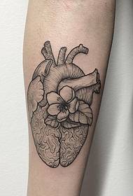 Motivo per tatuaggi cuore piccolo fiore di ciliegio cuore grigio nero