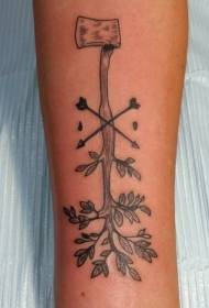 Braccio design stile croce nera freccia e albero modello di tatuaggio ascia