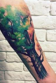 Рука реалістичний колір татуювання велике дерево