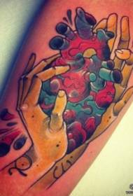 Małe ramię ręka serce tatuaż wzór szkoły