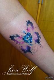 Ali di farfalla con inchiostro splash a braccio piccolo con motivo a tatuaggio color diamante a forma di cuore