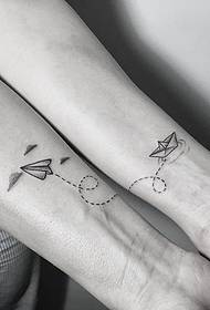 Náramek pár malé čerstvé papírové letadlo a papírový člun tetování vzor