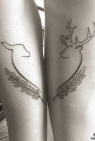 Par, arm, elg, lite ferskt tatoveringsmønster