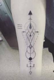 Kis friss geometriai tetoválás kép a karján
