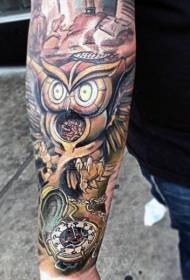 Braccio nuovo stile colorato vecchio orologio gufo tatuaggio