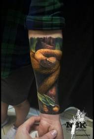 Colorido tatuaje de serpiente y hoja en estilo realista de brazo