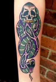 Scull dath láimhe seanré le patrún tattoo nathair