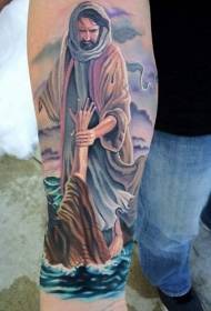 Armkleurig tattoo-patroon met religieuze thema's