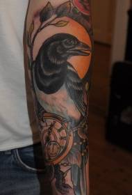 malá ruka s hodinami farebný vták tetovanie vzorom