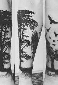 Arbre negre de braç masculí i patró de tatuatge d'aus