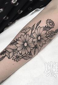 Malé rameno Evropské a americké květinový tetování tetování vzor černé šedé bod