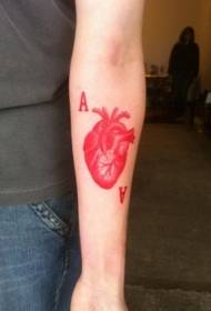 Perempuan berwarna merah tinta pola tato surat jantung