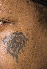 男性顔トーテムロゴタトゥーパターン