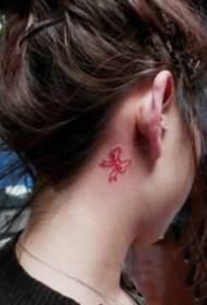 piccola immagine ultra semplice del tatuaggio dietro l'orecchio