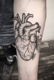 Намунаи Tattoo Heart - 10 Татби дил. Бо алтернатива ва шахсият