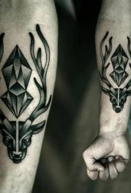 Arm i vogël Zi Grey Duke treguar modelin e tatuazhit të dreri gjeometrike 109956 @ model i tatuazhit të zjarrit të zjarrit me pistoletë të zezë
