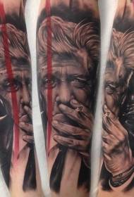 Realistische stijl zwart-wit roken oude man portret tattoo patroon