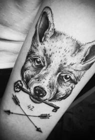 Arm svart snygg räv med nyckel tatuering mönster