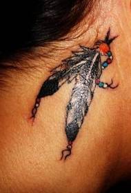 ženski uho leđa korijena boje pero uzorak tetovaža