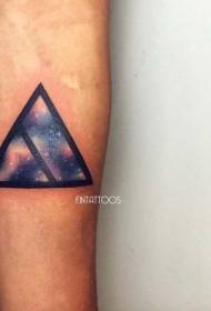 telečji črni trikotnik s čudovitim zvezdnatim vzorcem tatoo