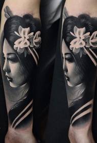 gaya realistis hitam dan putih geisha potret pola lengan tato