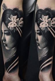 cov qauv zoo nkauj dub thiab dawb geisha portrait caj npab tattoo txawv