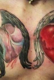 дві різні татуювання на серці